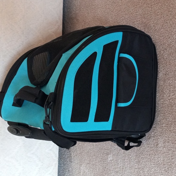 Pet Gear Traveler Dog/Cat Backpack & Rolling Carrier - Picture 4 of 14